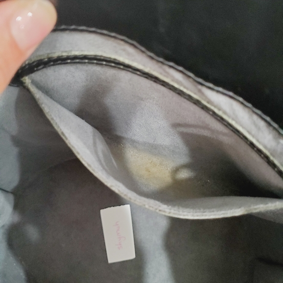 Black Epi Louis Vuitton Purse - Picture 13 of 17